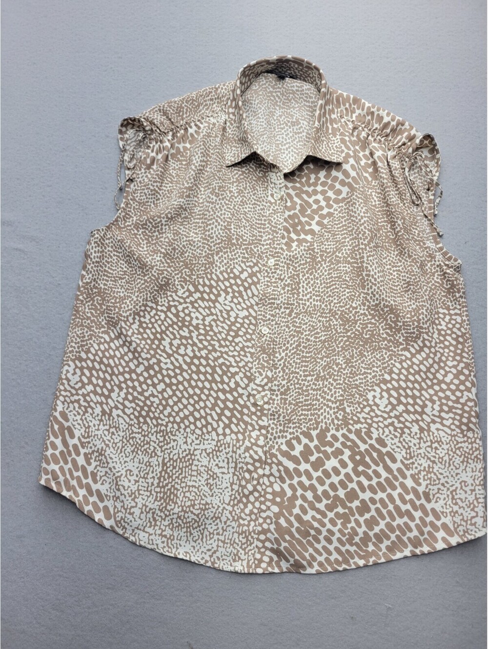 Express Womens Blouse Medium Beige Collared Knit Animal Print Sleeveless Casual